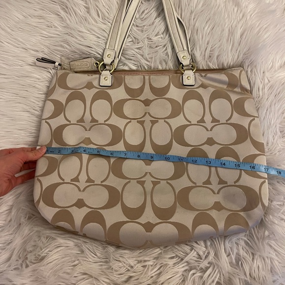 Coach | Poppy | Khaki Signature Tote - Picture 6 of 16